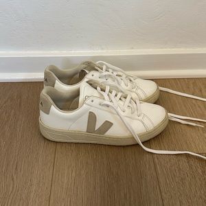 Veja Leather Neutral Sneaker